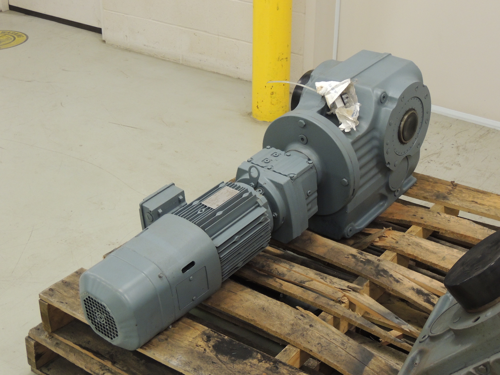 New Sew Helical Bevel Gearmotor KH97 R57 DRS100M4BE5/XV2A 01.1326491002