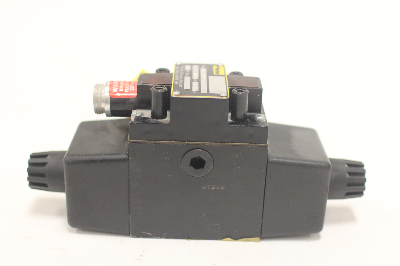 New Parker Hannifin D3W4C56Y Hydraulic Valve 3000 PSI Max. 120/110 VAC