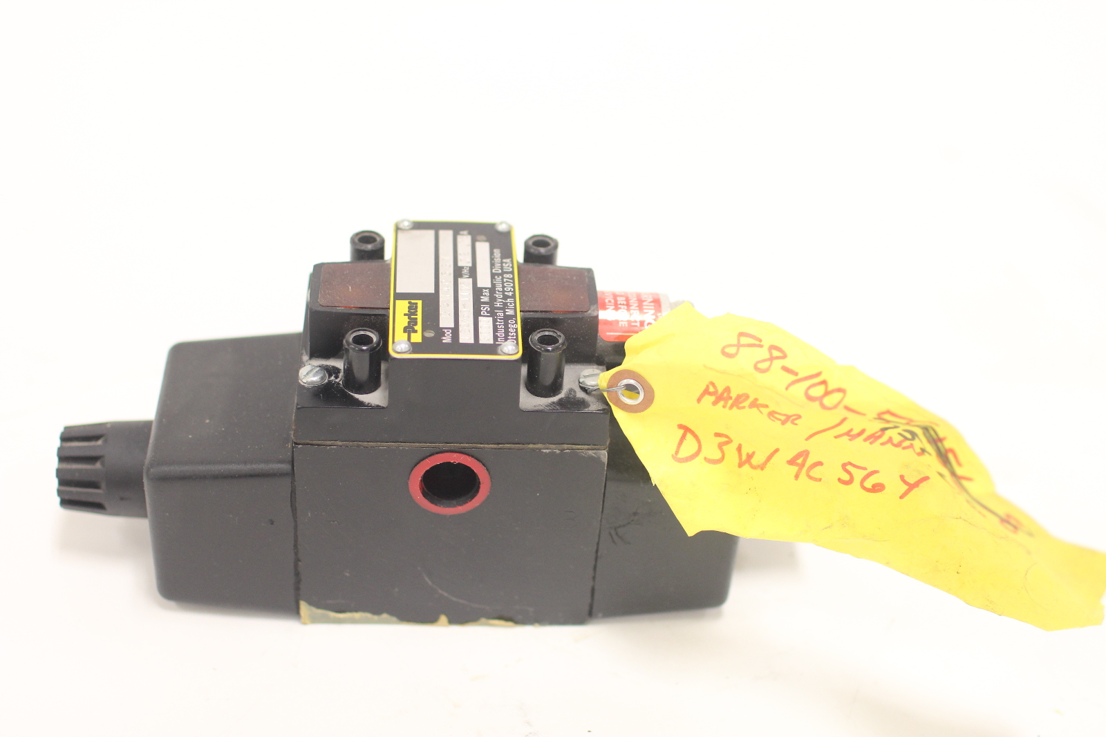 New Parker Hannifin D3W4C56Y Hydraulic Valve 3000 PSI Max. 120/110 VAC