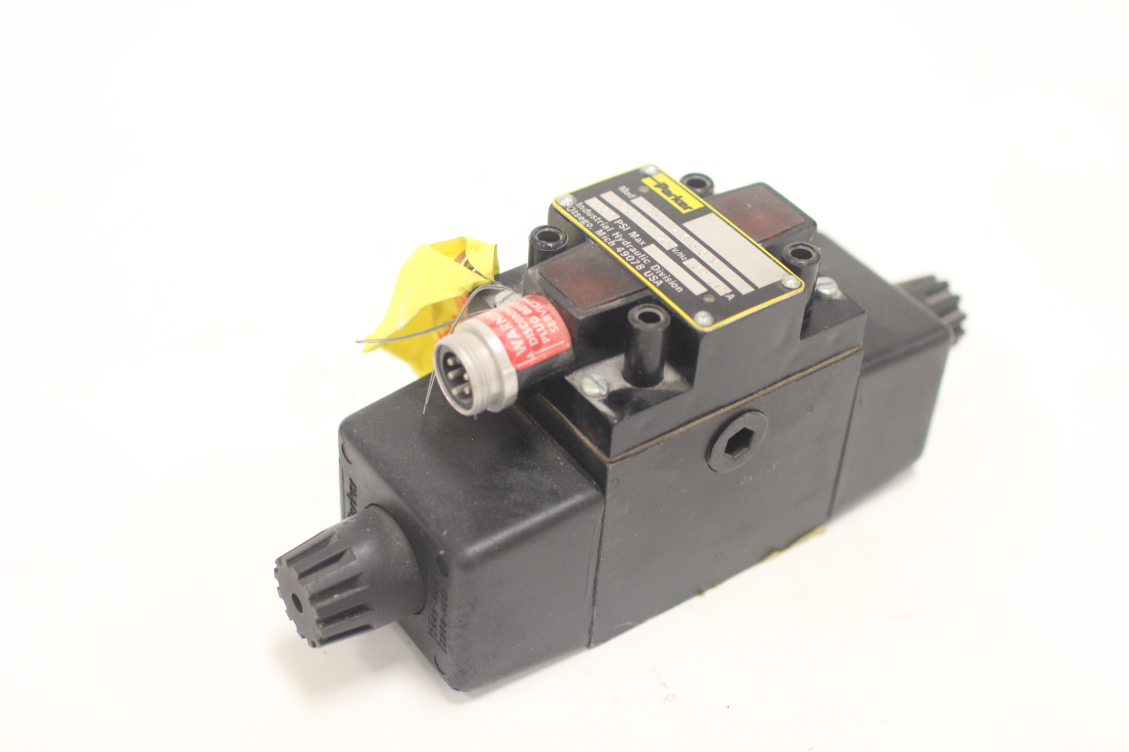 New Parker Hannifin D3W4C56Y Hydraulic Valve 3000 PSI Max. 120/110 VAC