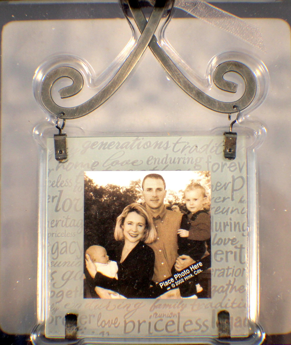 Hallmark Generations Family Tree Photo Holder new in original box glass