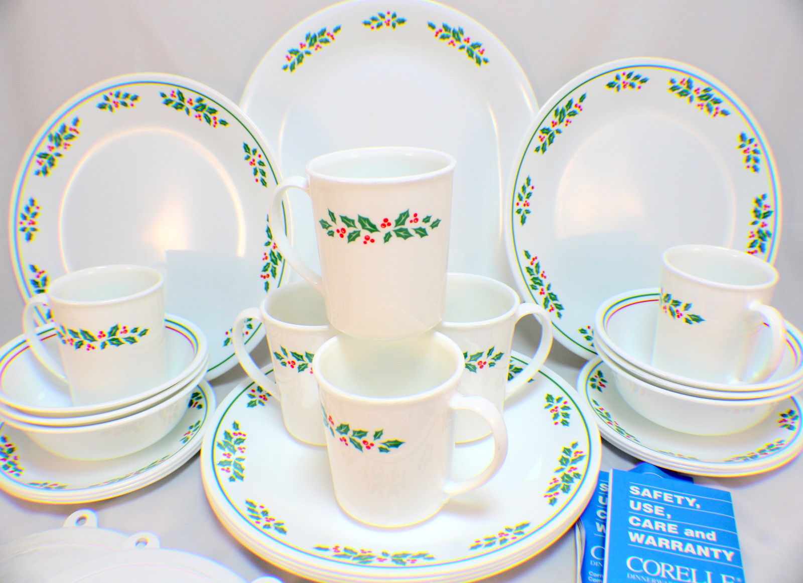 1984 Corelle Holiday Set 31 Piece Holly Days 6 Place Settings Christmas
