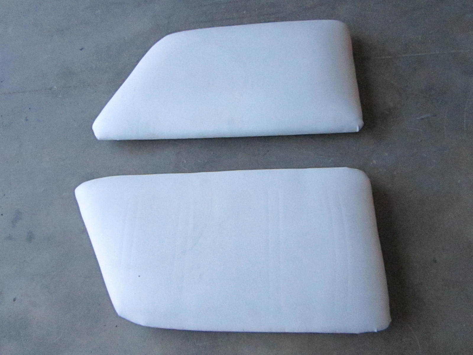 Sea Raider TriHull Boat Bow Cushions White
