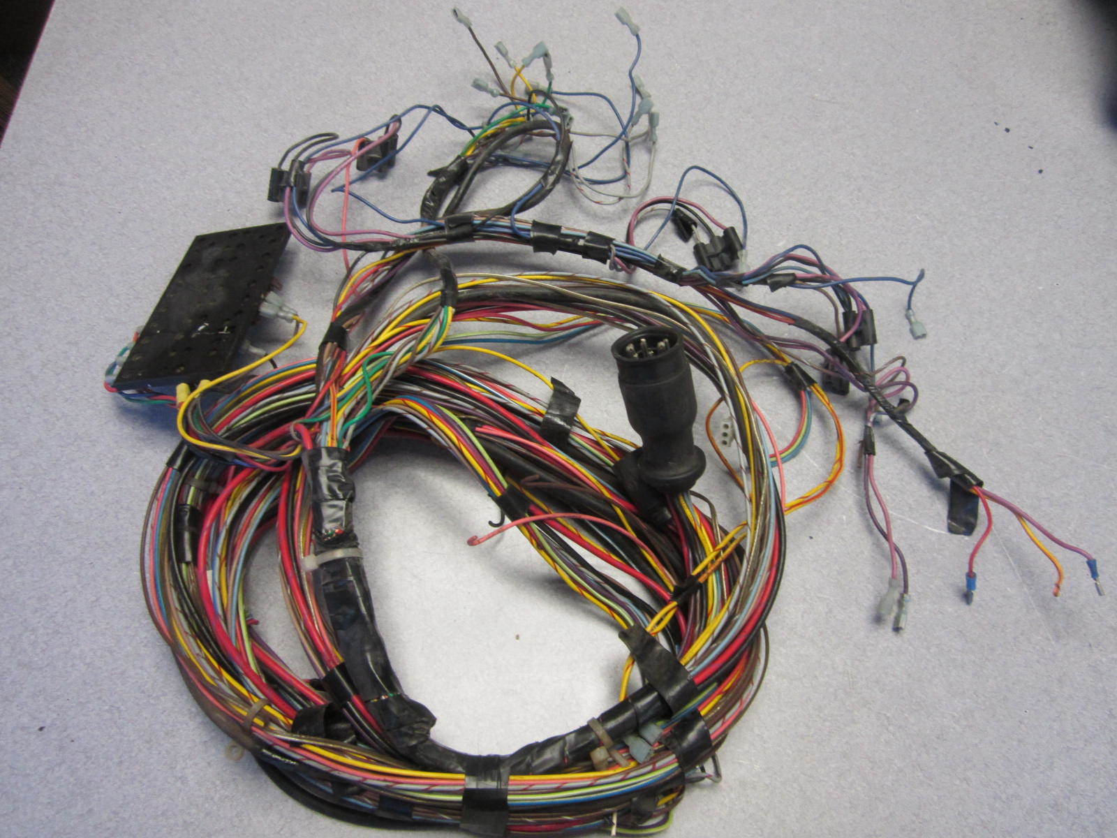OMC Boat Wire Harness Engine to Dash 19' 8 Pin Plug Green Bay