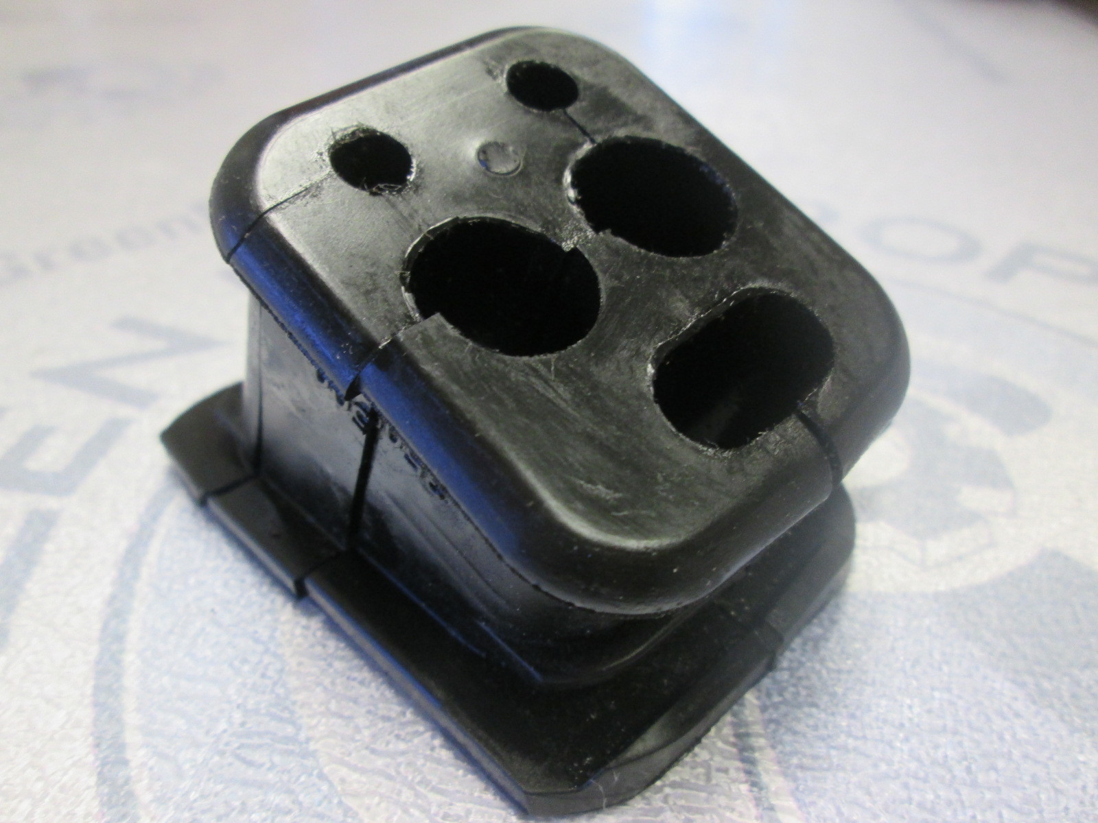 0350500 Grommet Evinrude ETec Control Cable Grommet Green Bay