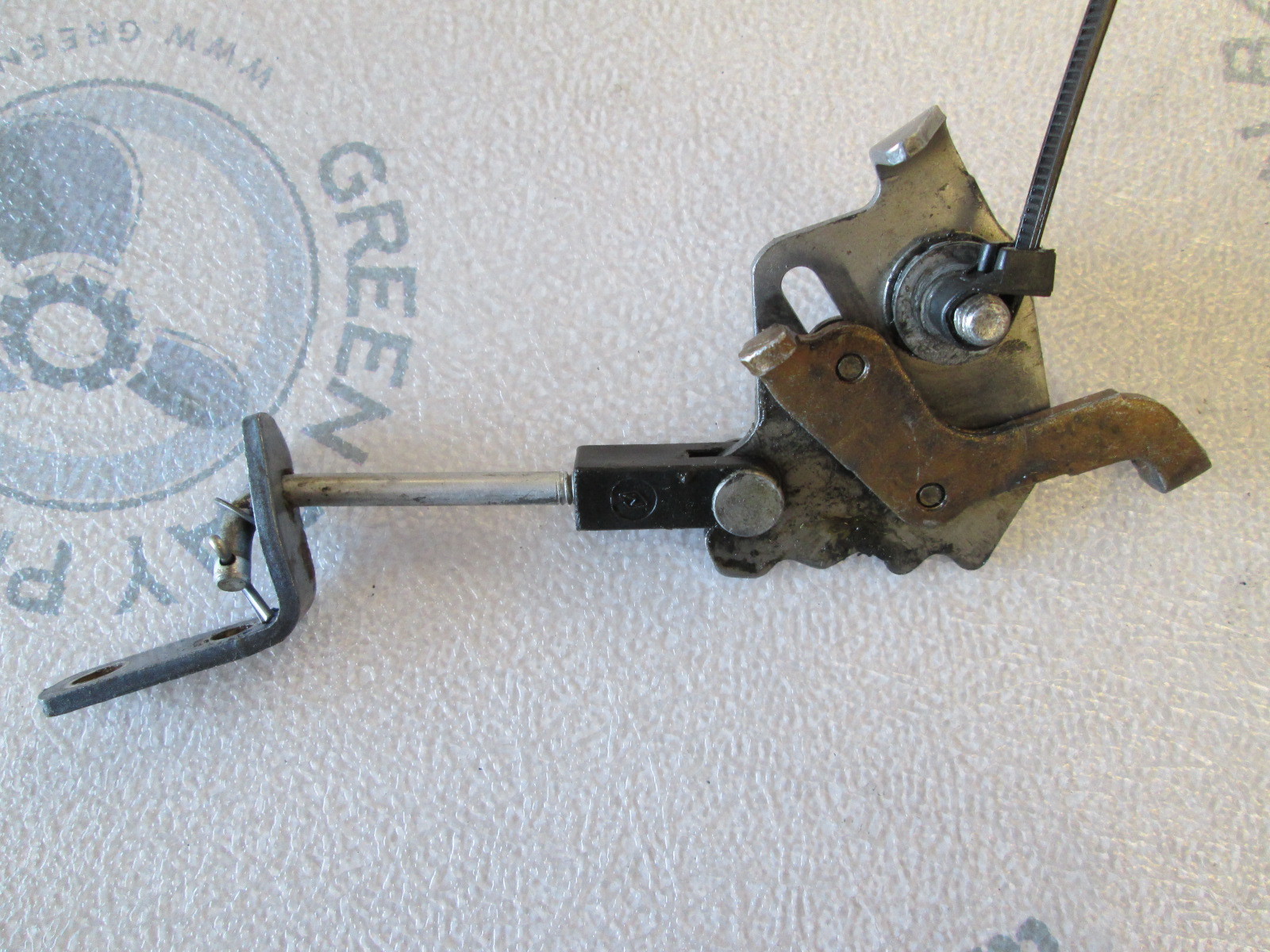 0387257 319413 9 9 10 15 HP Evinrude Johnson Outboard Motor Shift Lock