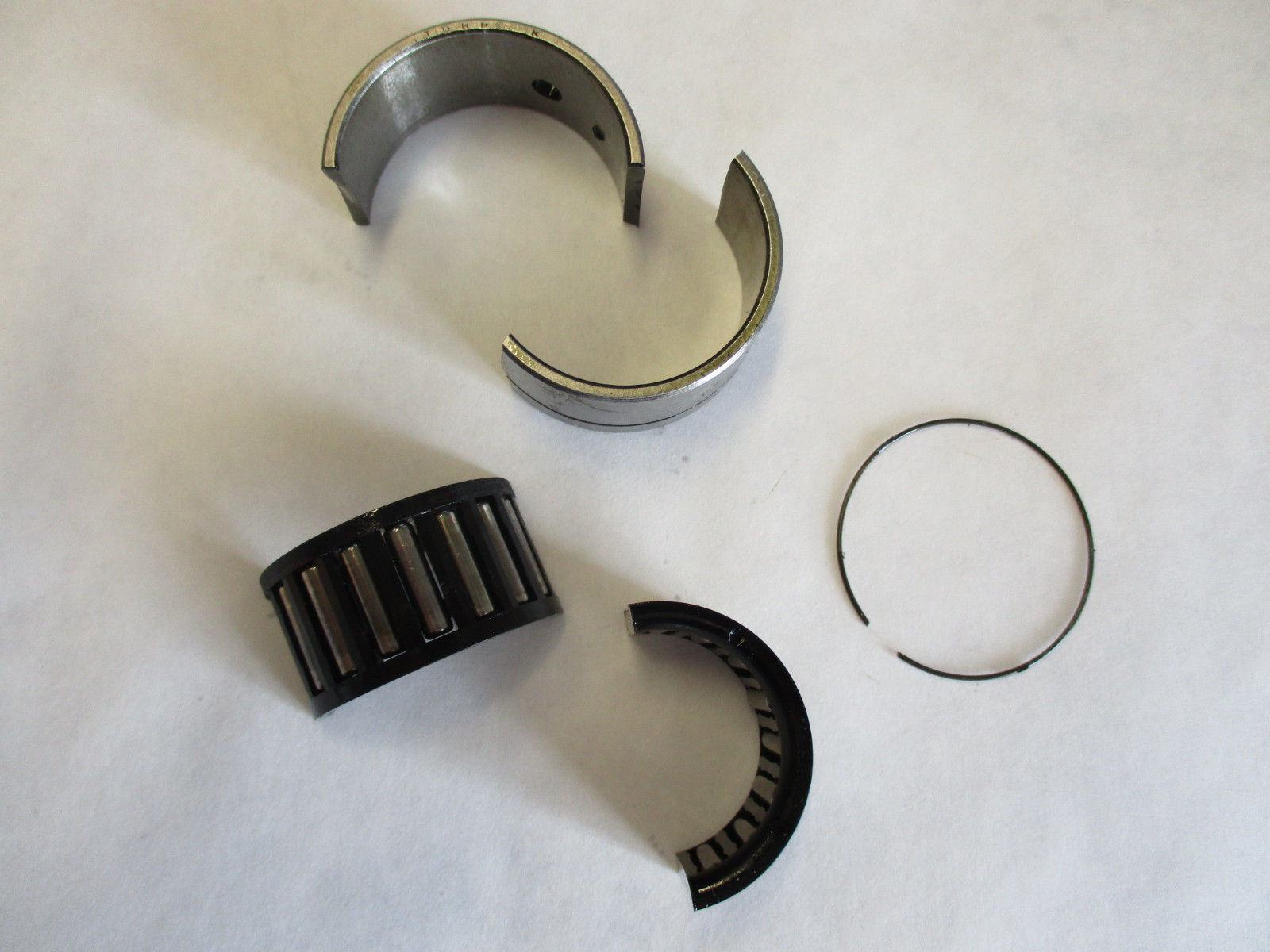 0389613 Center Bearing Retainer & Needle Split Sleeve Evinrude Johnson