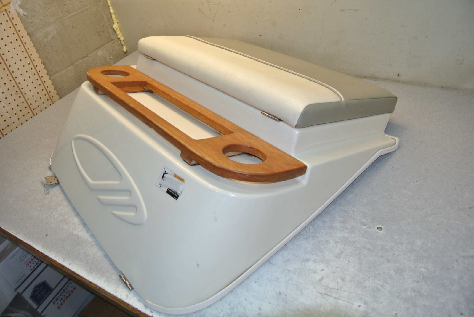 1995 Maxum Boat Stern Rear Back Engine Cover & Cushion Green Bay