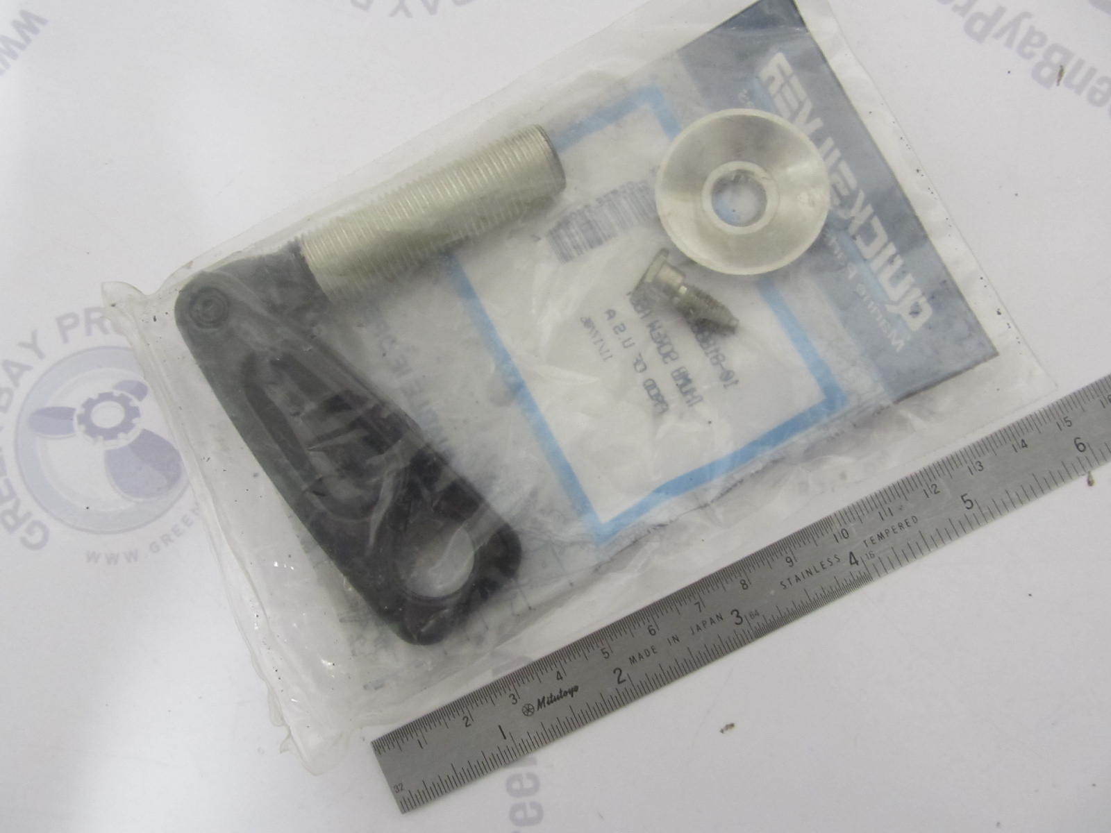 10818883A1 Mercury Mariner 2560 HP Clamp Bracket Thumb Screw Assembly