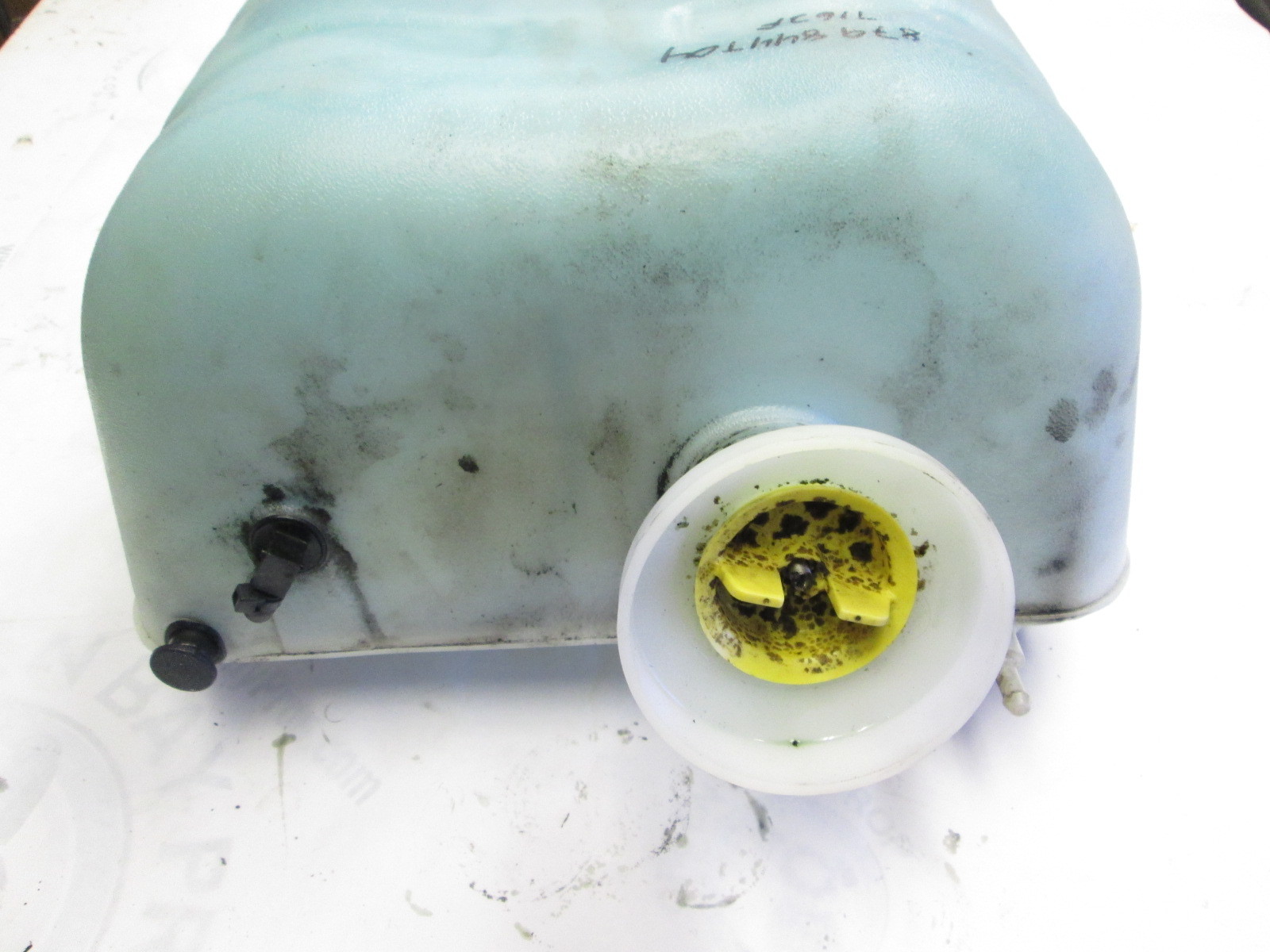 879844T04 Mercury Mariner Optimax DFI 75125 Hp 1.5L Outboard Oil Tank