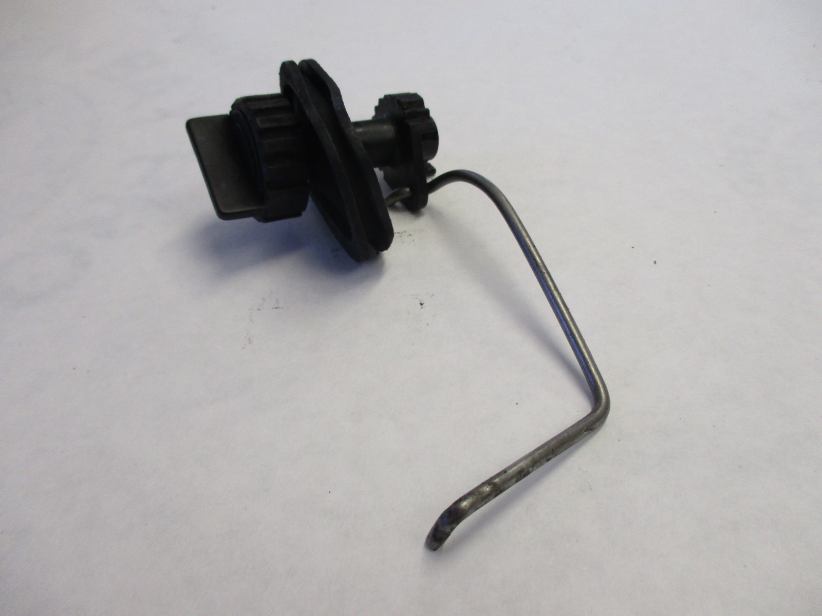 98183A 1 Mercury Mariner Choke Knob w/ Rubber Boot & Choke Rod 18 25HP