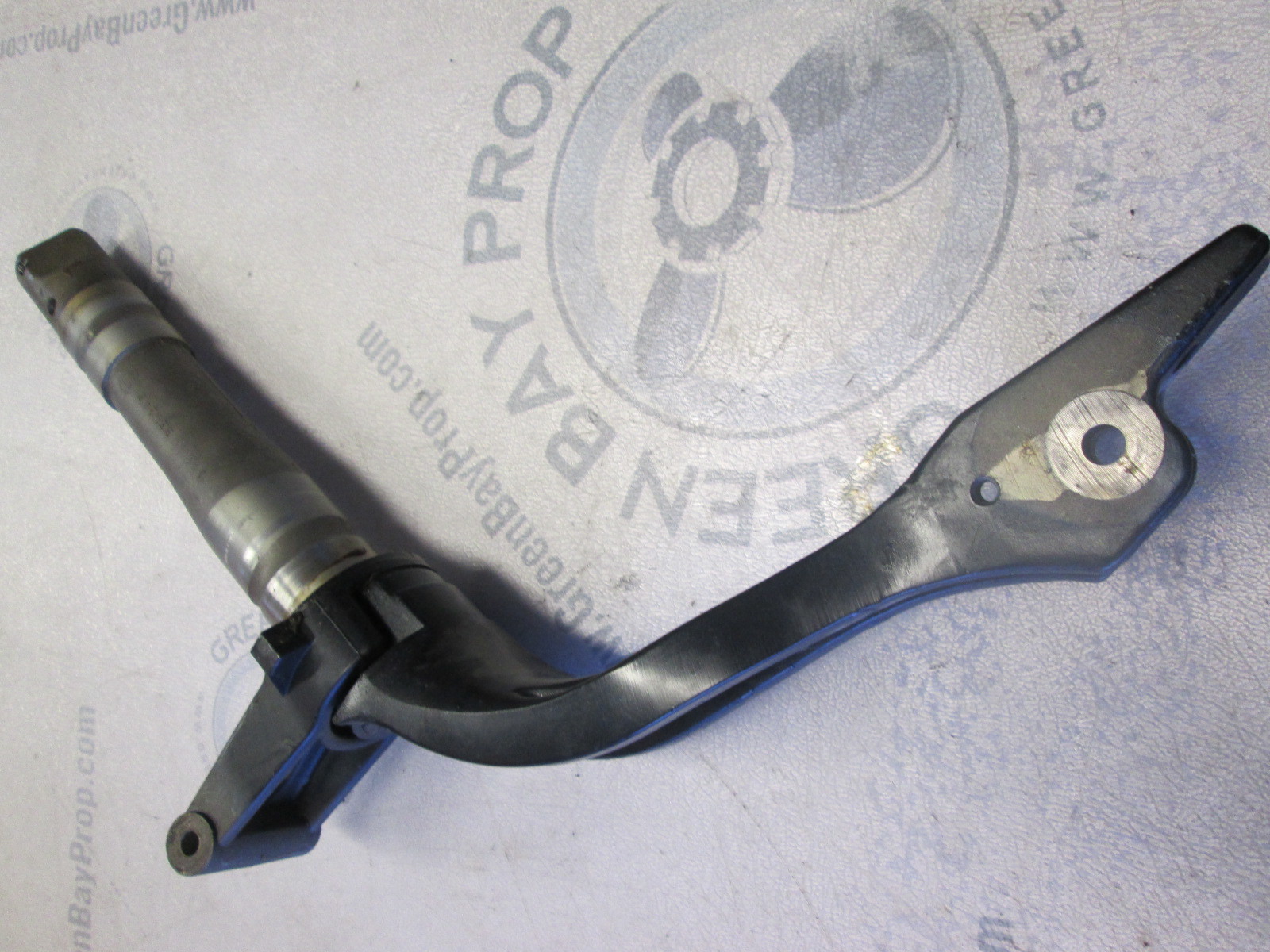 0438612 Steering Bracket & Pivot Shaft Evinrude Johnson 4 Stroke