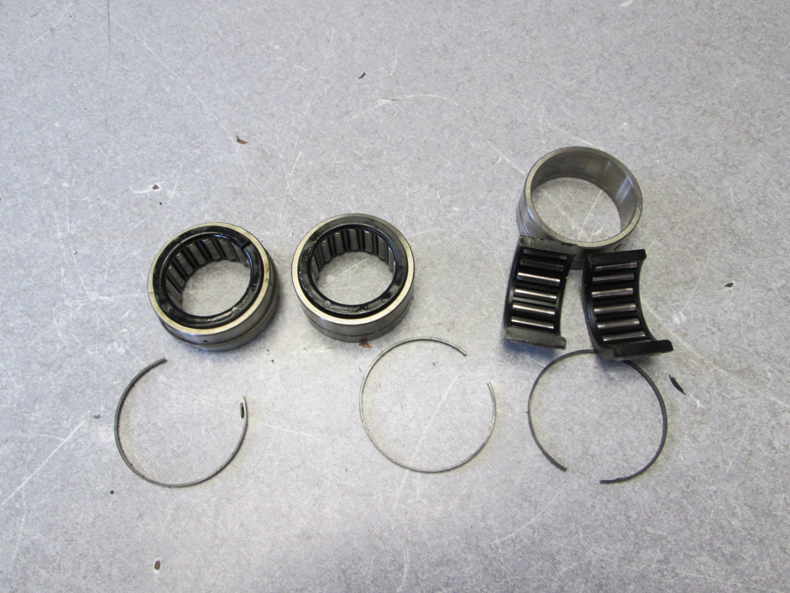 F85571 819193 Force Outboard Crankshaft Center Main Roller Bearing