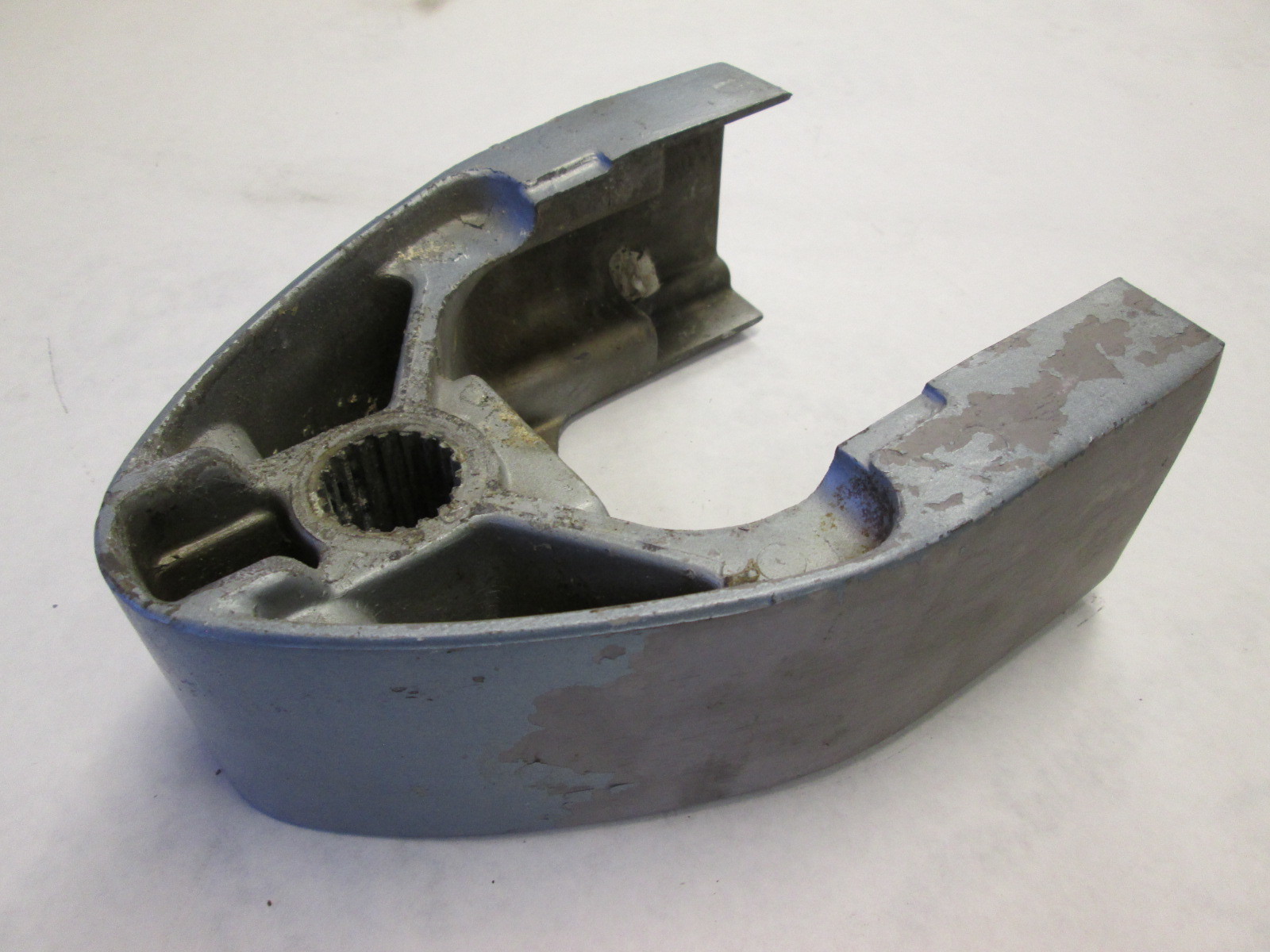 322074 Lower Steering Arm Mount Bracket for Johnson Evinrude 2 Cyl