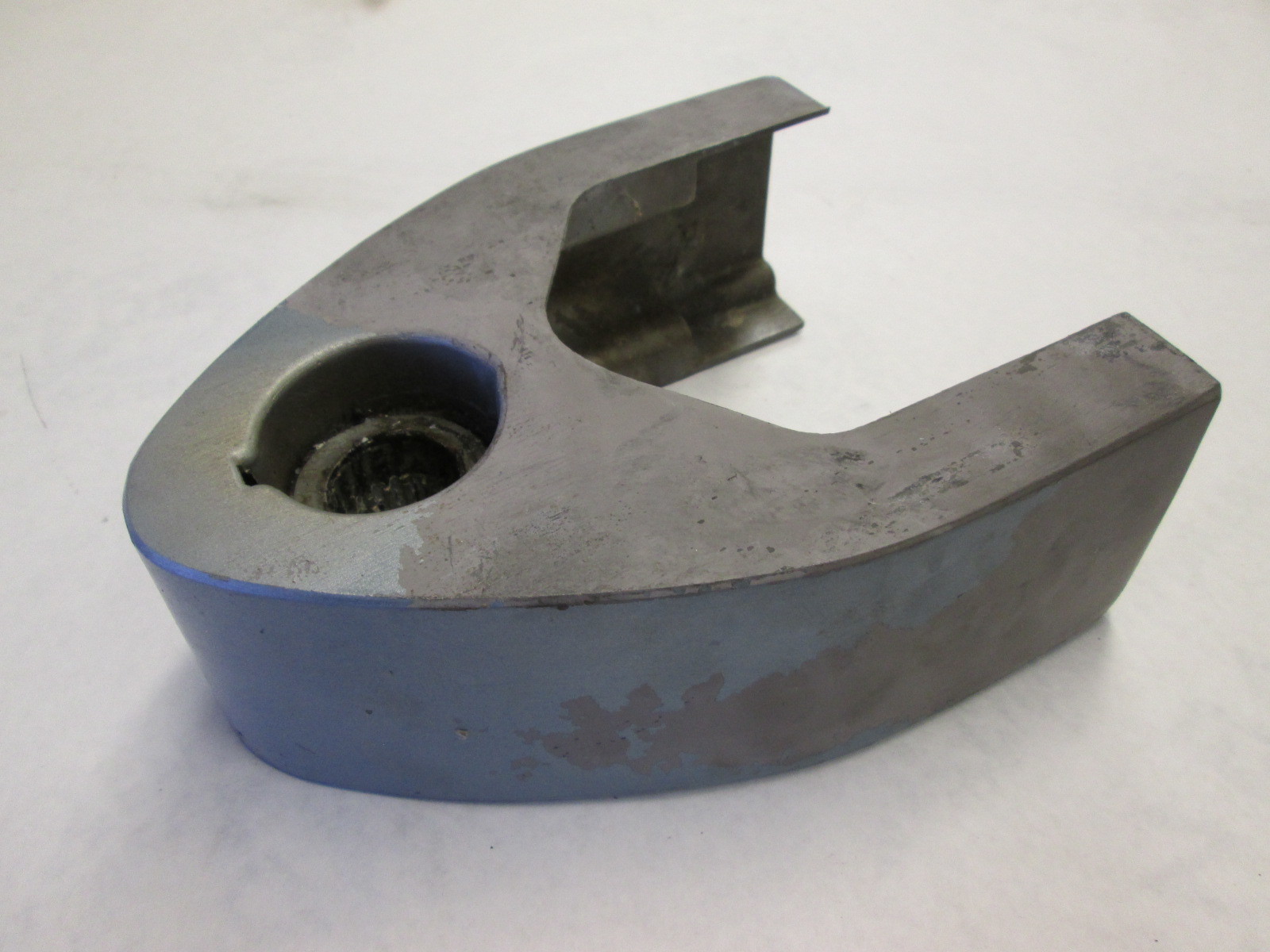 322074 Lower Steering Arm Mount Bracket for Johnson Evinrude 2 Cyl