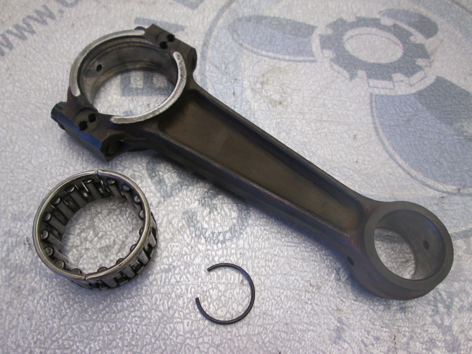 388232 395861 50 60 55 40 Hp Connecting Rod with Needle Bearing Green