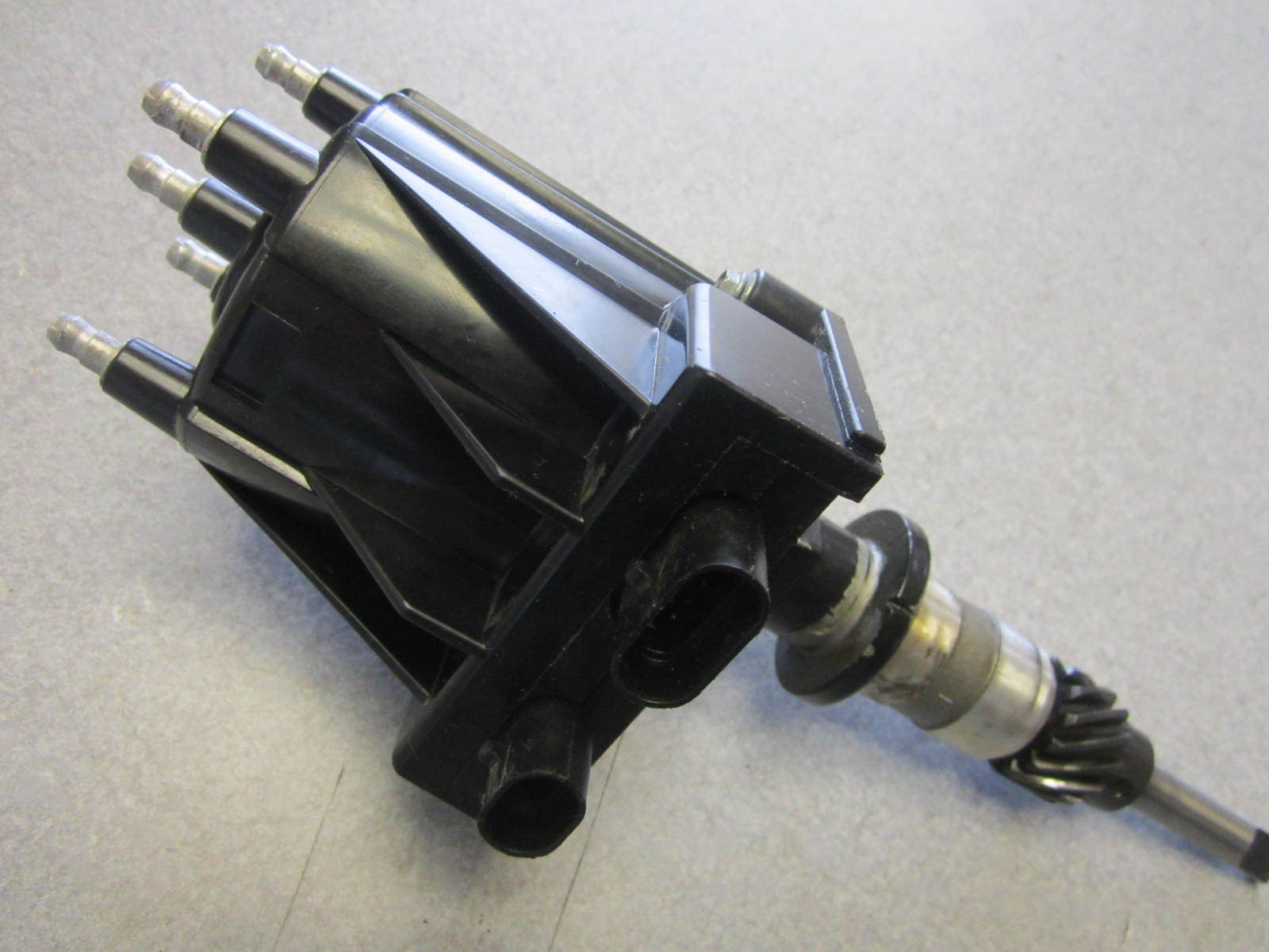 817377 Mercruiser 140 HP 3.0 Liter 4 Cyl EST Distributor Green Bay