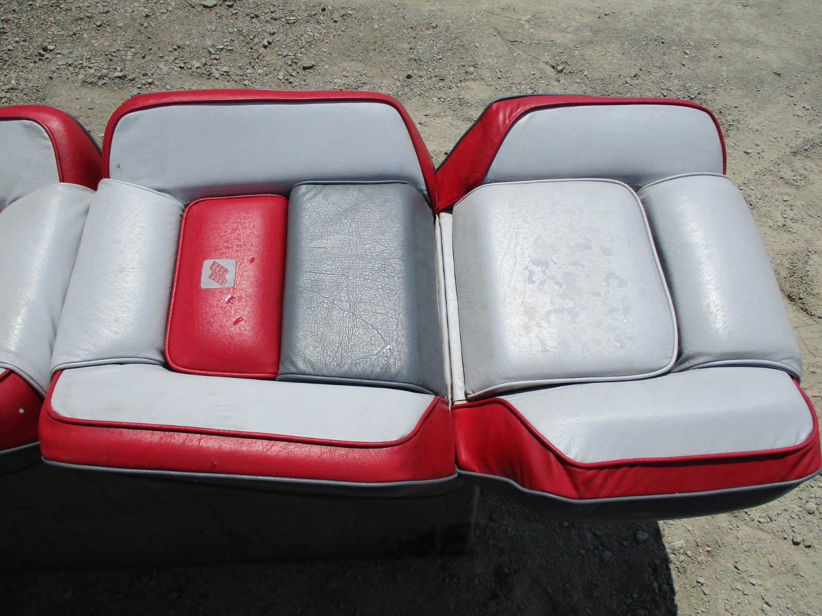 1989 Four Winns Sun Downer Boat Back to Back Seat w/ Base Stand Red