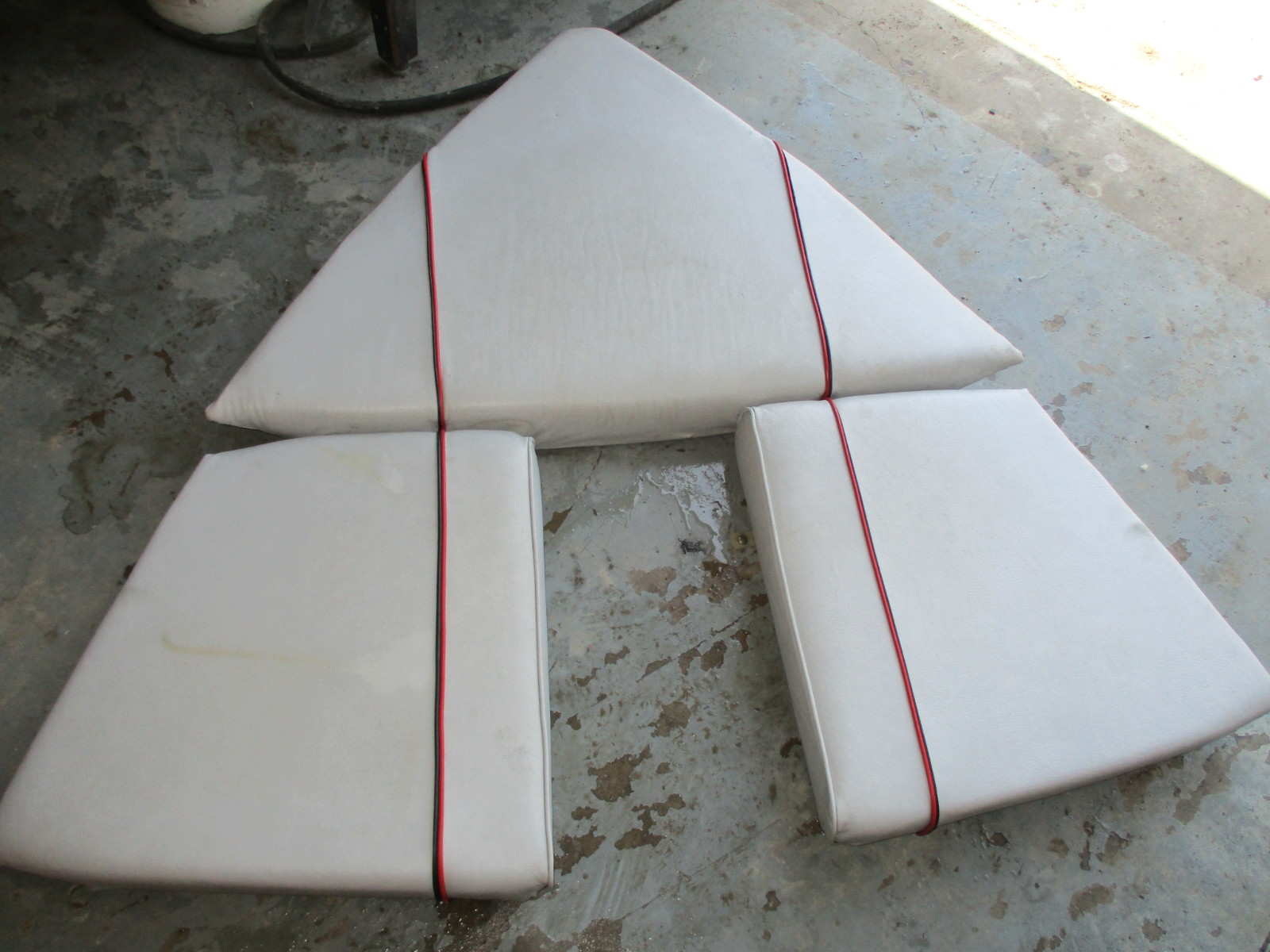 1988 Bayliner Capri Boat White Bow Seat Cushions Red Stripe Green Bay