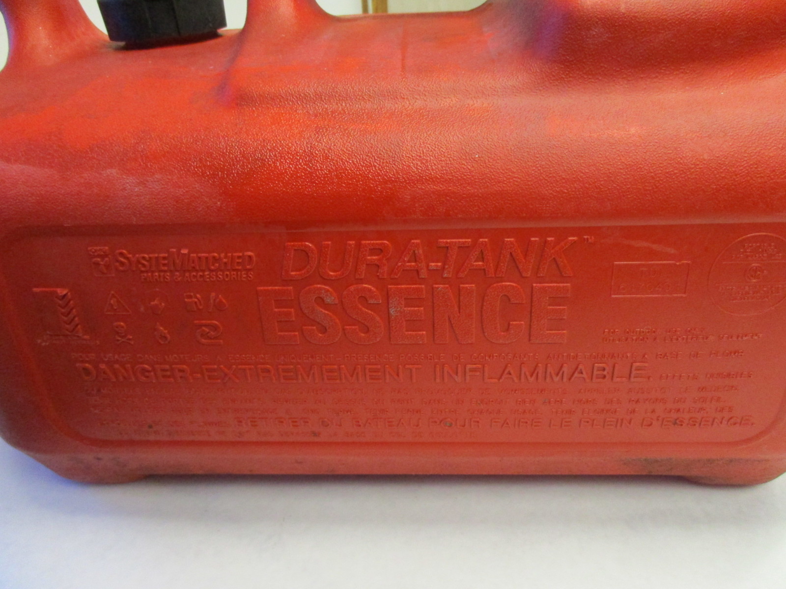 Evinrude Johnson DuraTank Essence Marine 6 Gallon Gas Tank Model