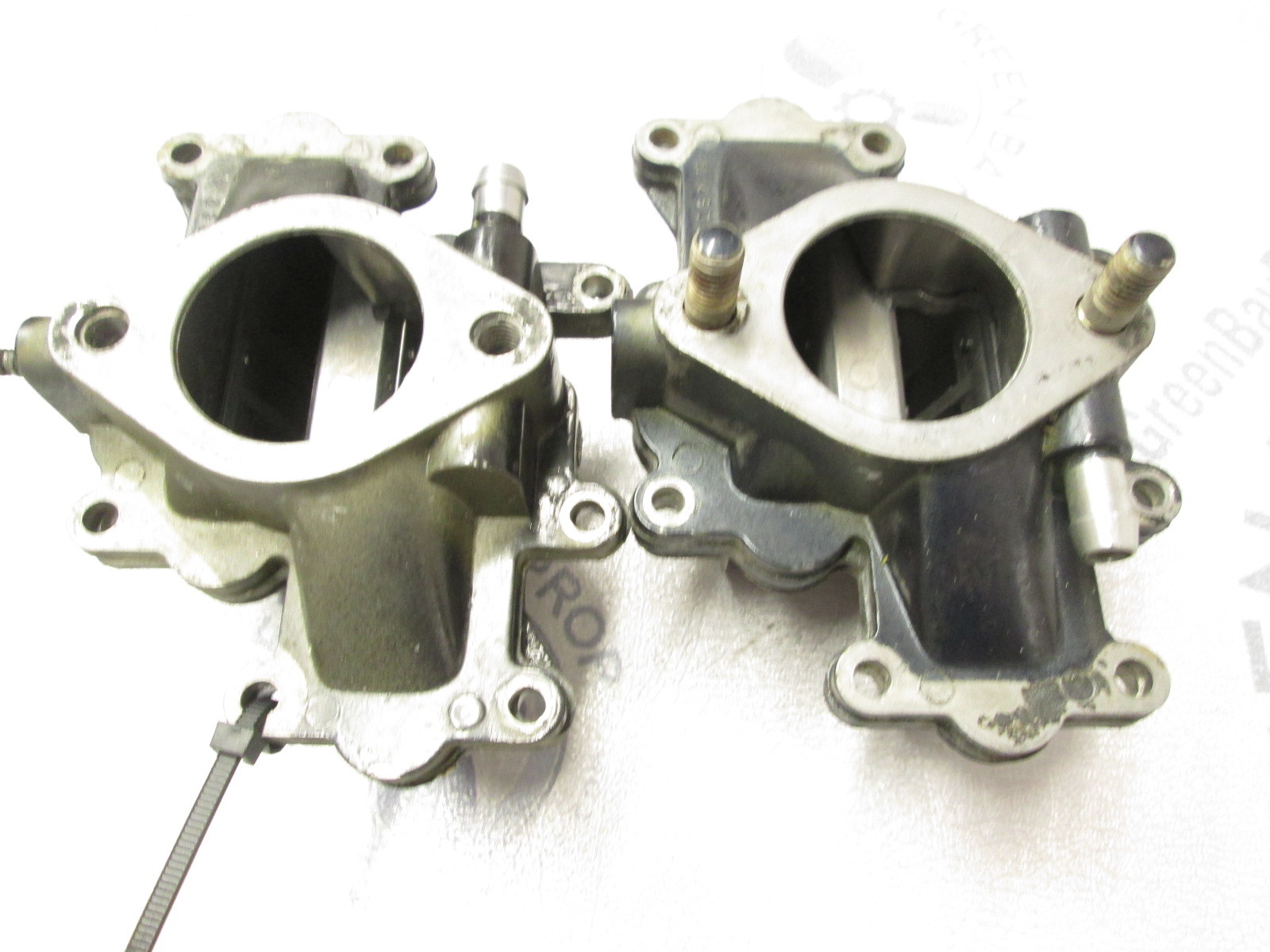 817799A1 817800A1 Force Outboard Upper Carburetor Adapter & Reed Cages