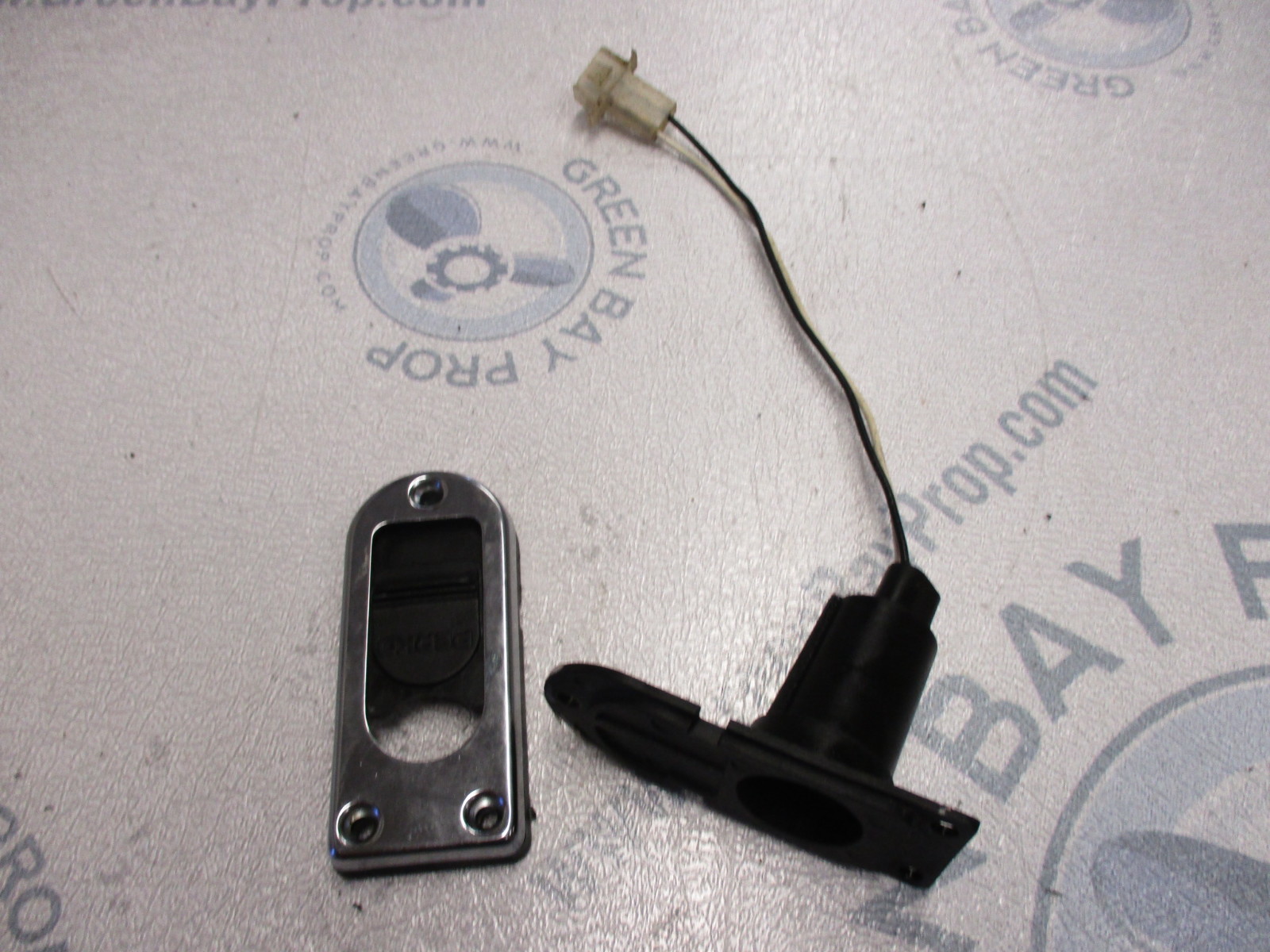 1998 Wellcraft Excel 19SSX Marine Boat Stern Light Socket Green Bay