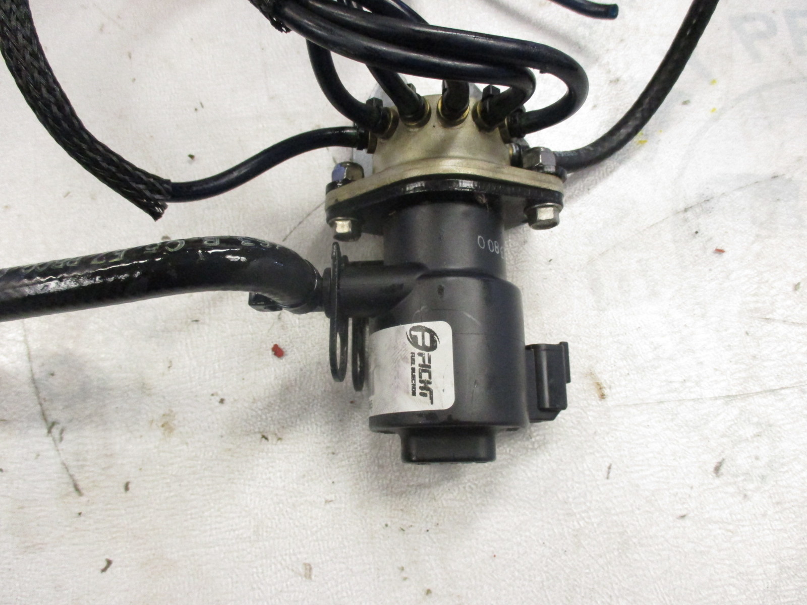 5004920 Evinrude Ficht Oil Injection & Manifold Assembly 20022005 200