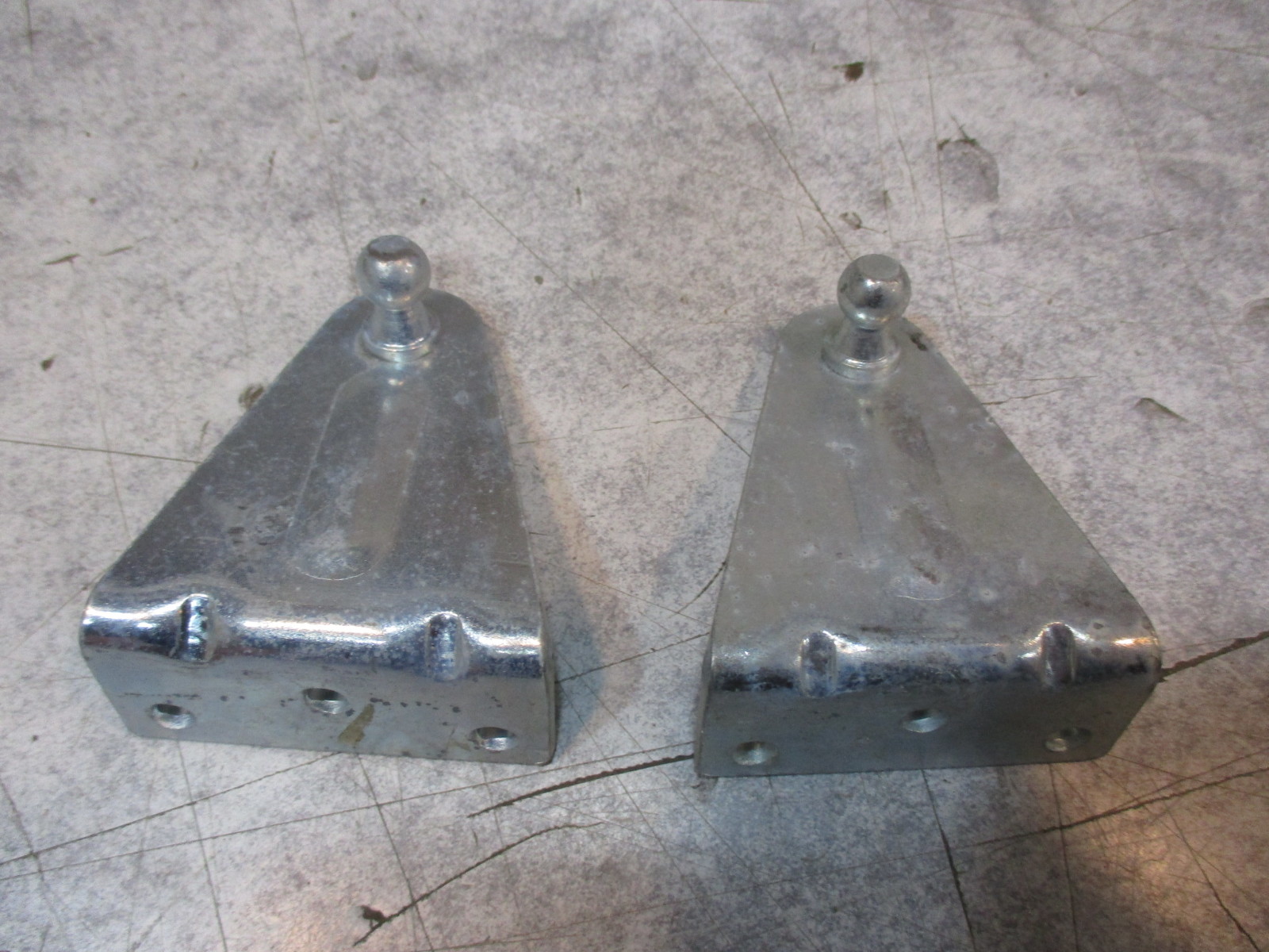 Set (2) Gas Spring Mounting Bracket 2 1/8" x 2 1/2" 10mm Ball 90 Degree Green Bay Propeller