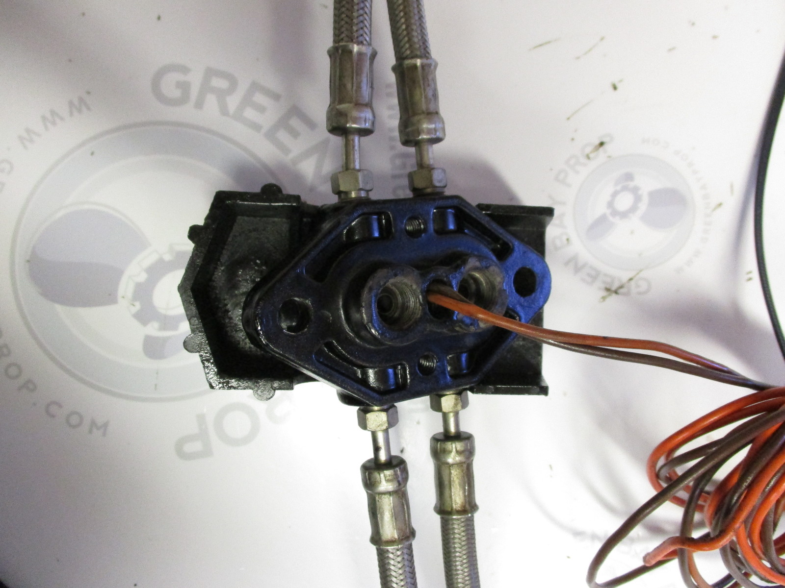 98825A4 Mercruiser Alpha & Bravo Hydraulic Trim Line Manifold with