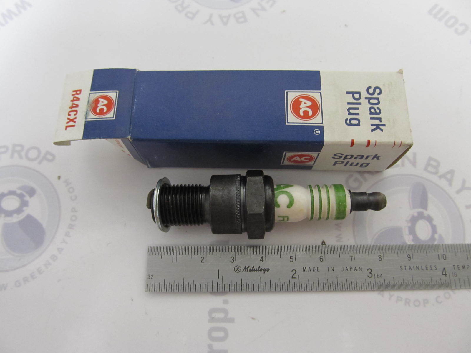 R44CXL AC Delco GM Marine Engine Spark Plug Green Bay Propeller