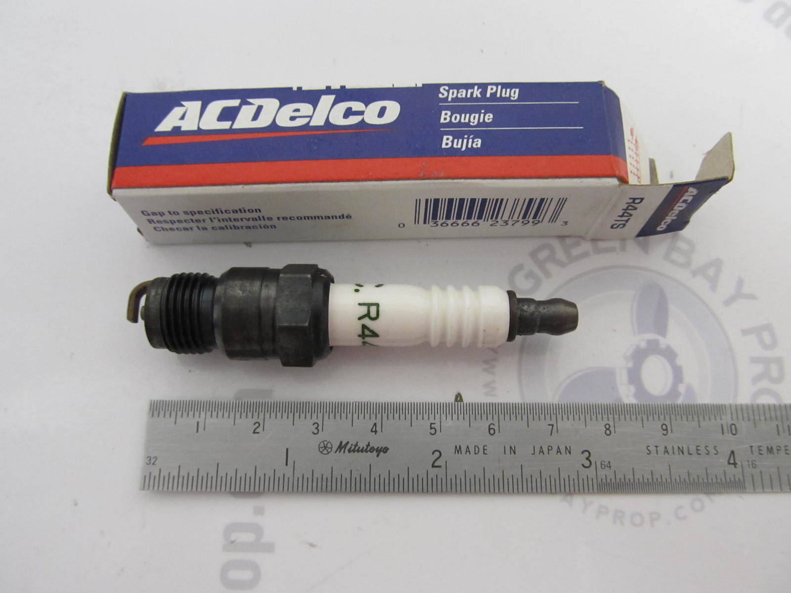 R44TS AC Delco GM Chevy Engine Spark Plug 14mm Thread Green Bay 