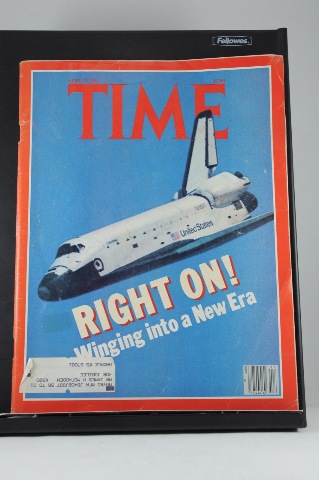 Time Magazine Apr 27 1981 Right On! Wining Into a New Era US Space Shuttle