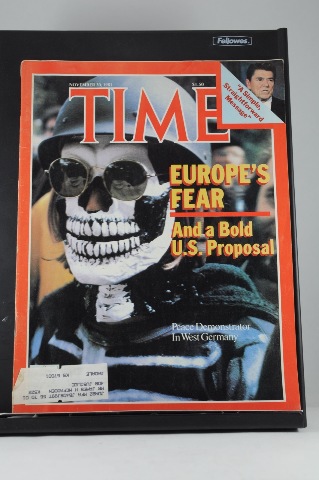 Time Magazine Nov 30 1981 Europe's Fear Peace Demonstrations West Germany Reagan