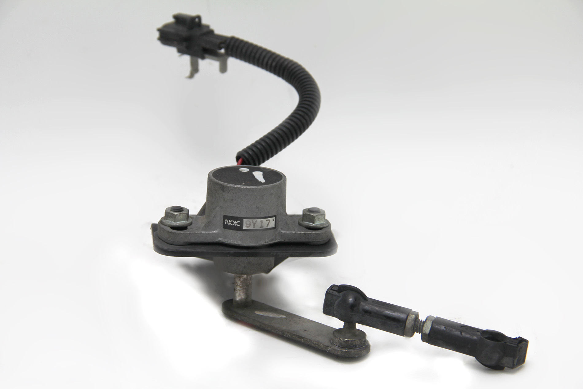 Infiniti QX56 Rear Left Suspension Height Sensor Leveling 538207S600