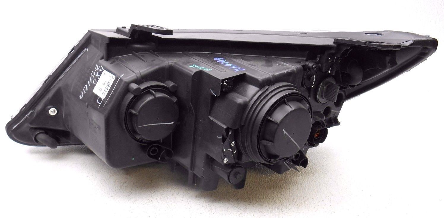 OEM 20142015 Kia Sorento Right Halogen Headlamp w/o LED Accent Tab