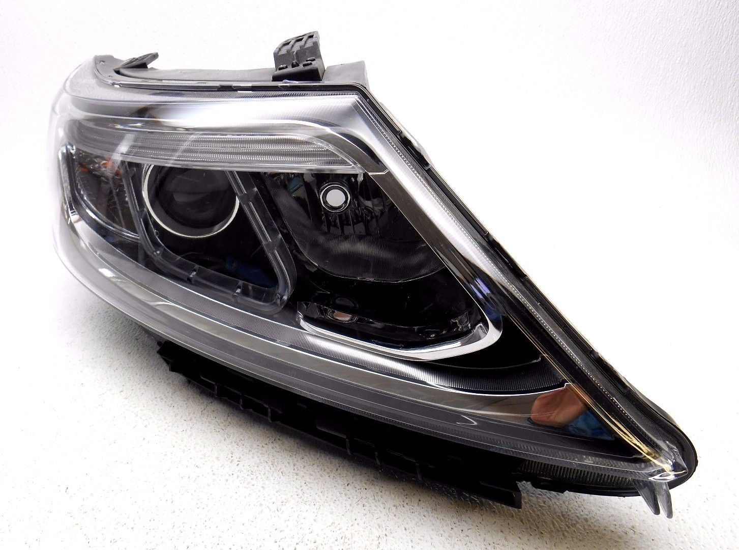 Genuine OEM 20142015 Kia Sorento Right Halogen Headlamp w/o LED Accent