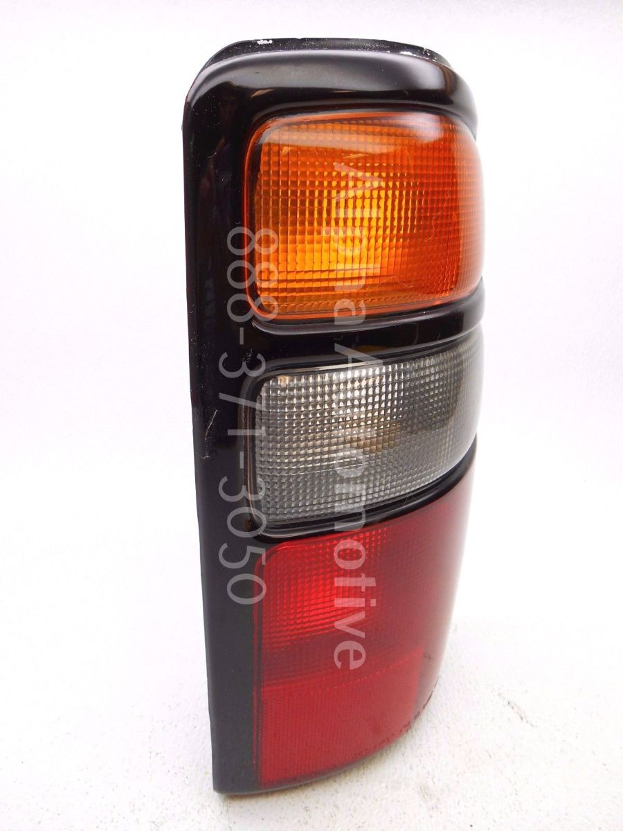 OEM 2004-06 Yukon Tahoe Suburban 1500 2500 XL Right Tail Light Tail