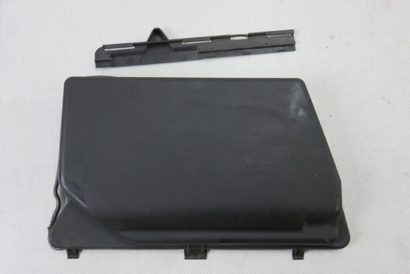 03 Mercedes R230 SL55 left under hood fuse box cover 2305400082 ...