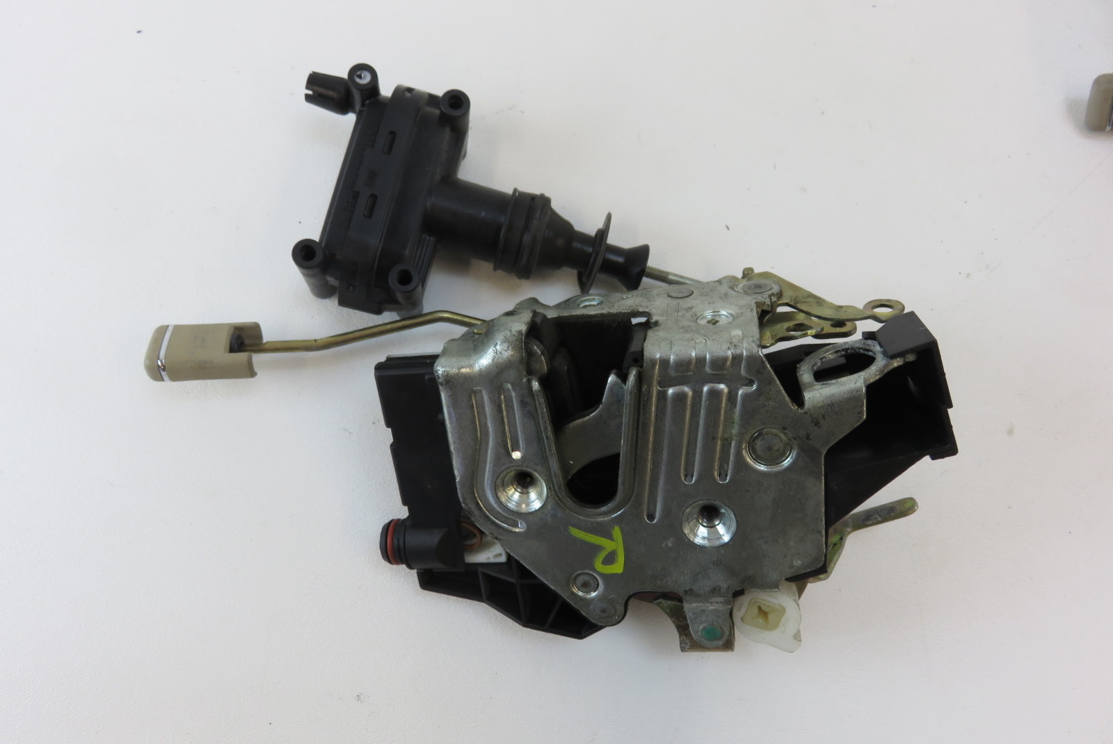 Mercedes R129 SL320 SL500 door latch and actuator, right 1297201635 S