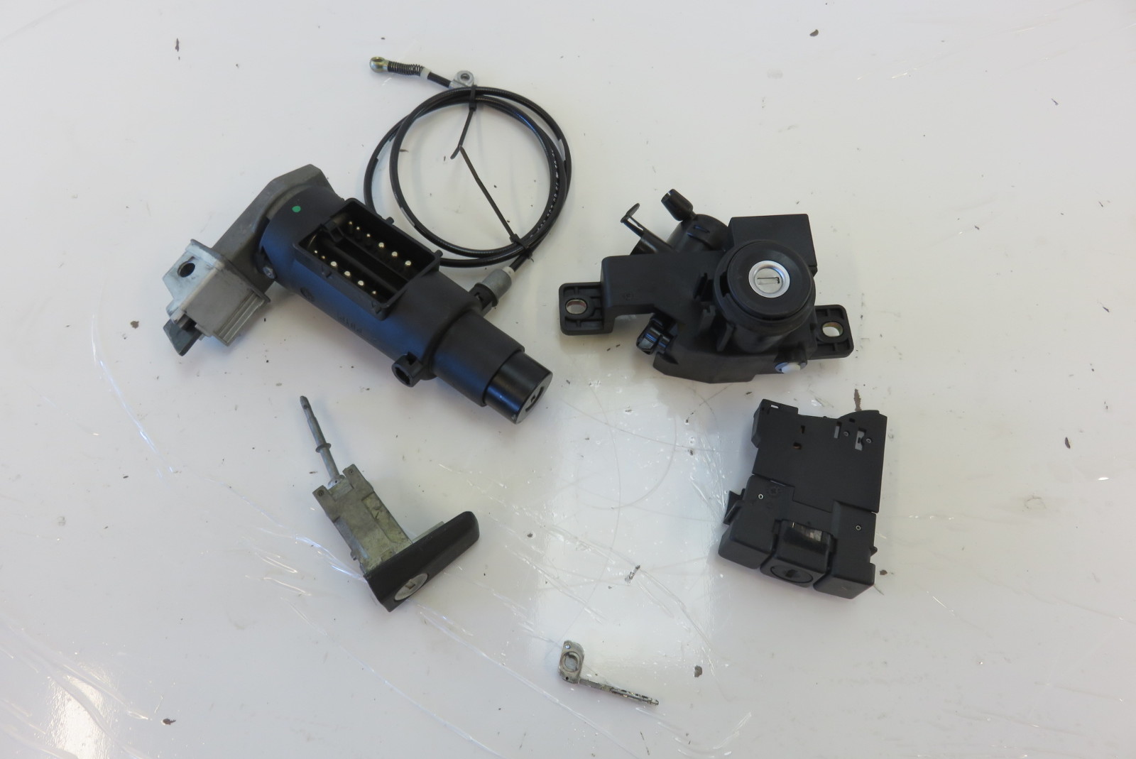 96 Mercedes R129 SL320 SL500 lock set, ignition, door, trunk S Auto Parts