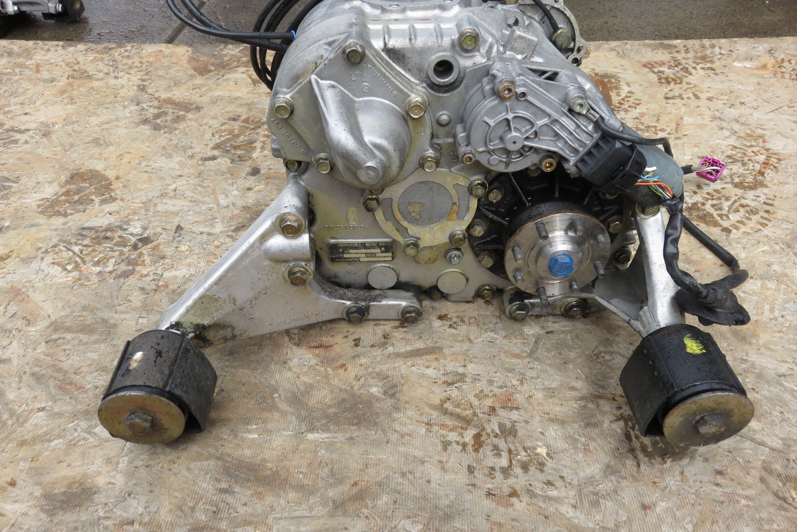 02 Mercedes Benz W463 G500 transfer case eBay