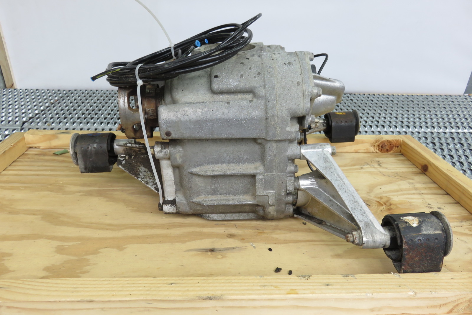 04 Mercedes W463 G500 G55 transfer case eBay