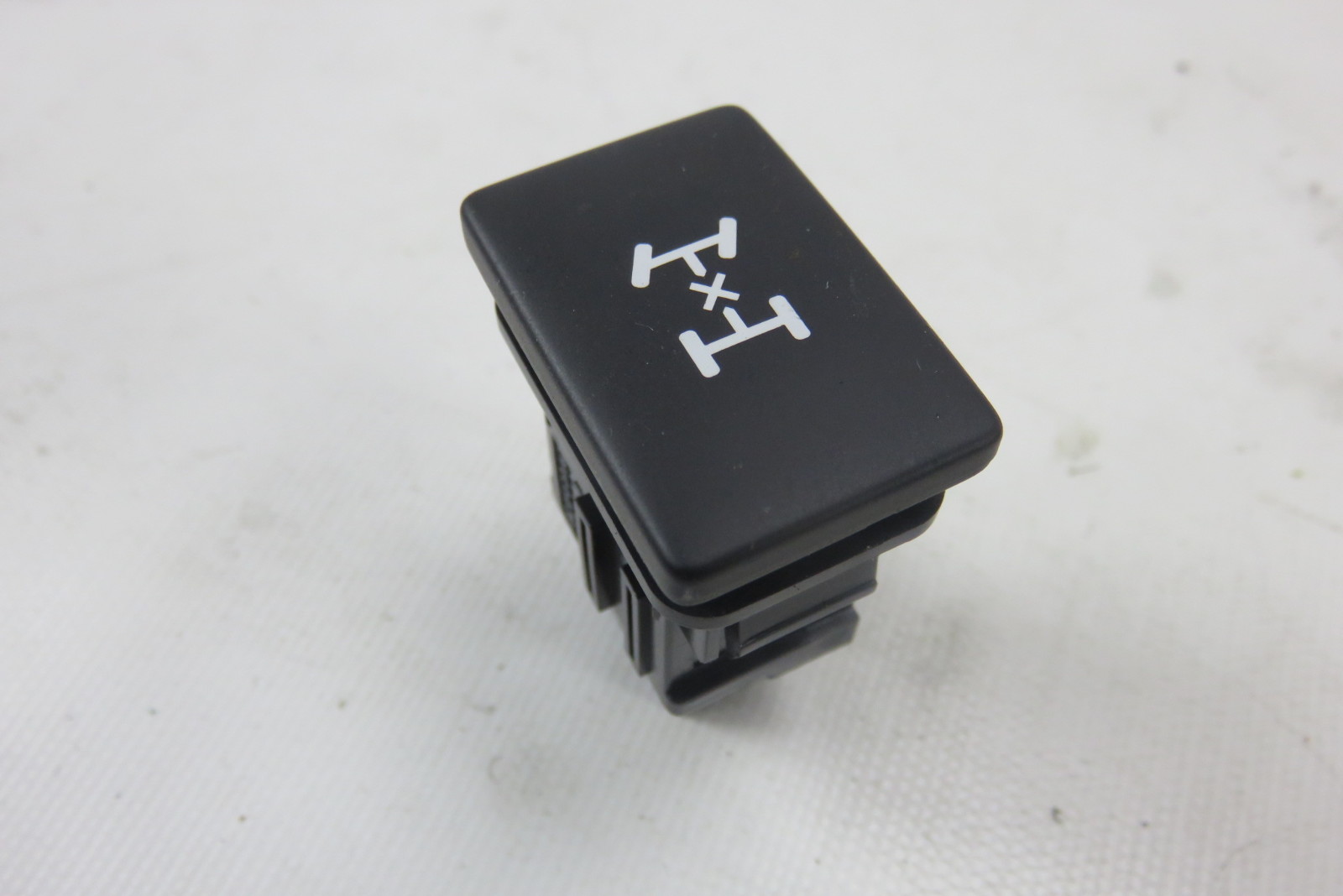 thumbnail image 2 of Toyota 4WD Center Differential Lock Switch – OEM 84725-60040 – For Rav4, Land Cruiser 2 of 5