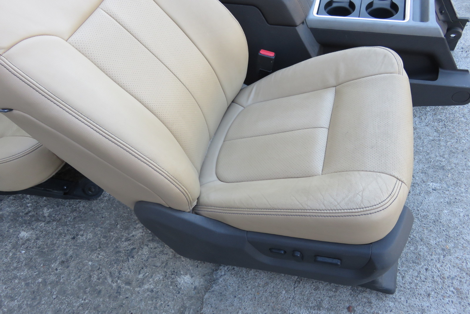 13 Ford F350 F250 seats set front and rear w/ center console crew cab