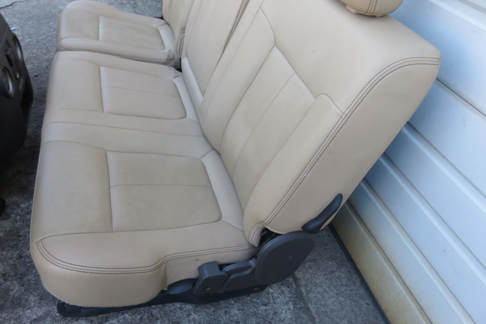 13 Ford F350 F250 seats set front and rear w/ center console crew cab