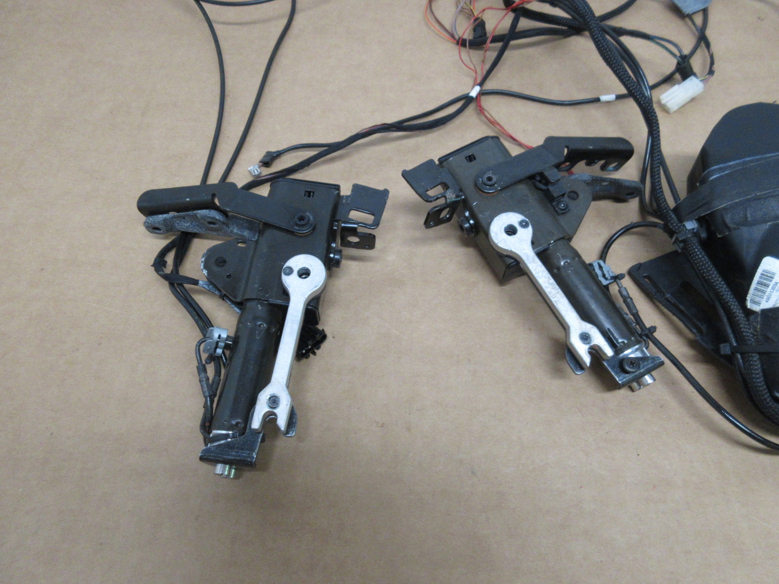 2006 BMW Z4 M Roadster E85 1023 Convertible Top Motor Pump & Hinges