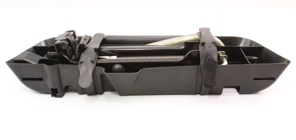 Spare Tire Trunk Tool Kit Jack Tools Lug Wrench 0510 VW Jetta MK5