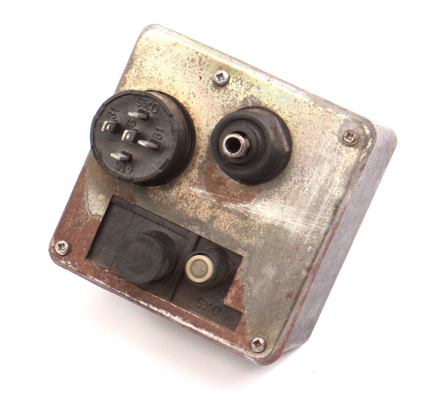 EGR Speedometer Counter Speed Box 8285 VW Quantum Genuine 811 957