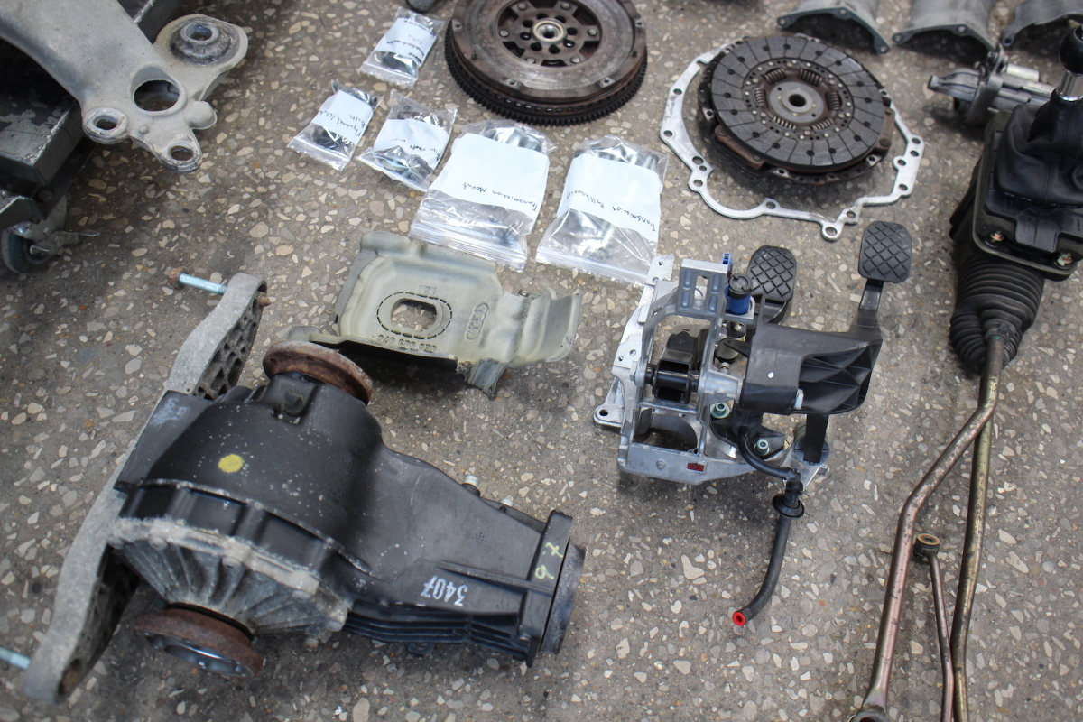 Shift Linkage 02-05 Audi A4 B6 - 8E0 711 025 - 5 Speed Manual