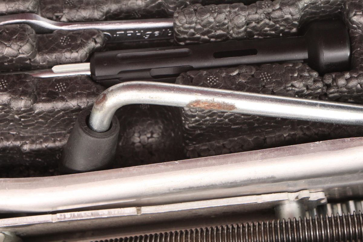 Trunk Tool Kit 9905 VW Jetta Golf GTI MK4 Beetle Jack Lug Wrench Tow